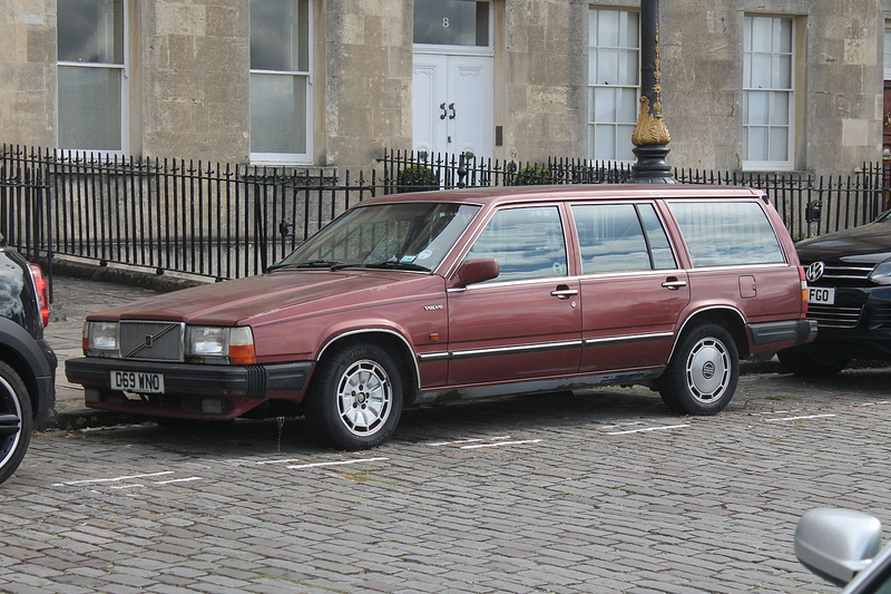 Illustration for article titled Generation Gap: RWD Volvo Wagons Edition